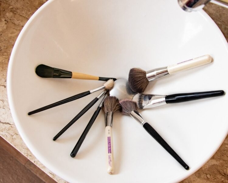 how to disinfect makeup brushes